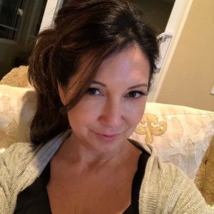 Meet your Posher, Vallery - Hi fashionistas!!